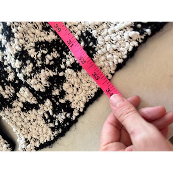 Solitaire by Ravi Khosla- Black and White Textured Long Cardigan - pockets - Picture 5 of 6